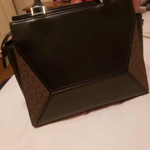 Micheal kors purse and two wallets - Picture 5 of 6